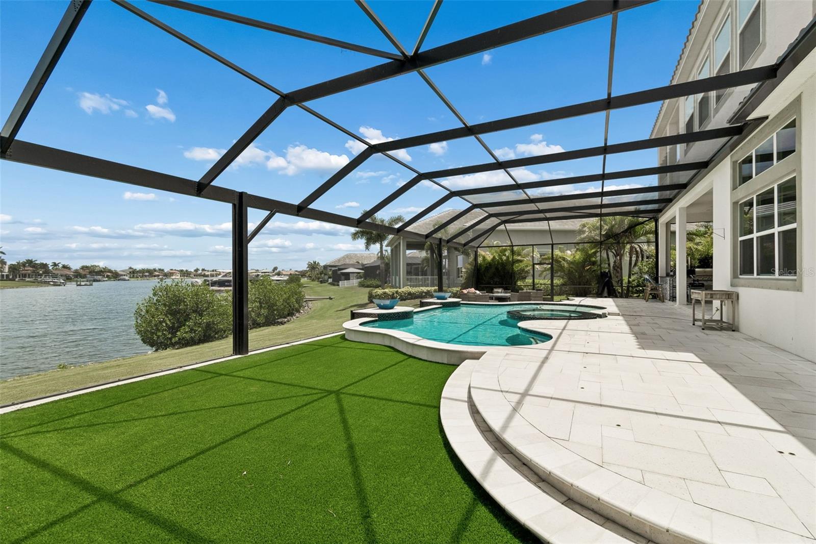 823 MANNS HARBOR DR
