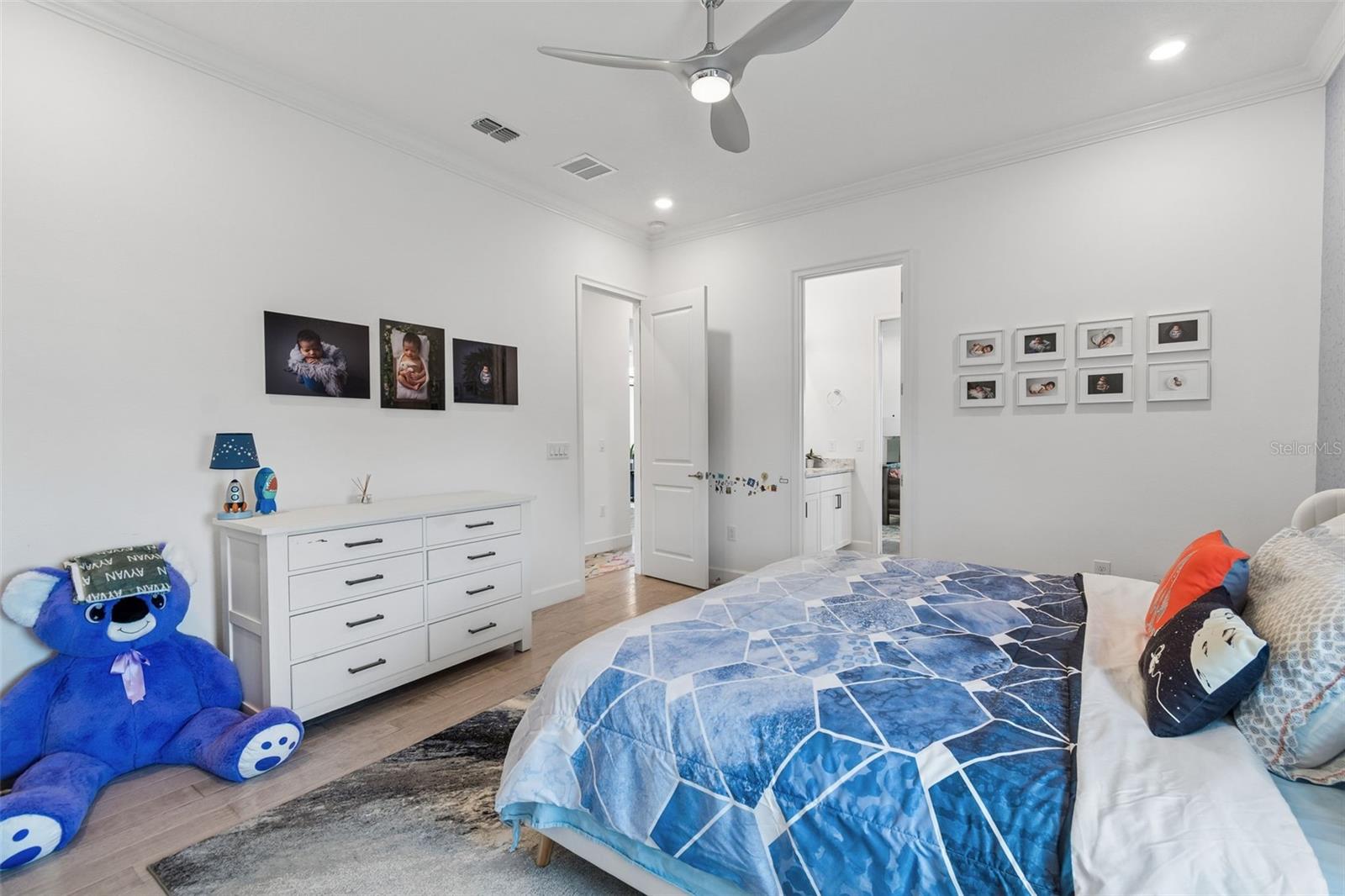 823 MANNS HARBOR DR