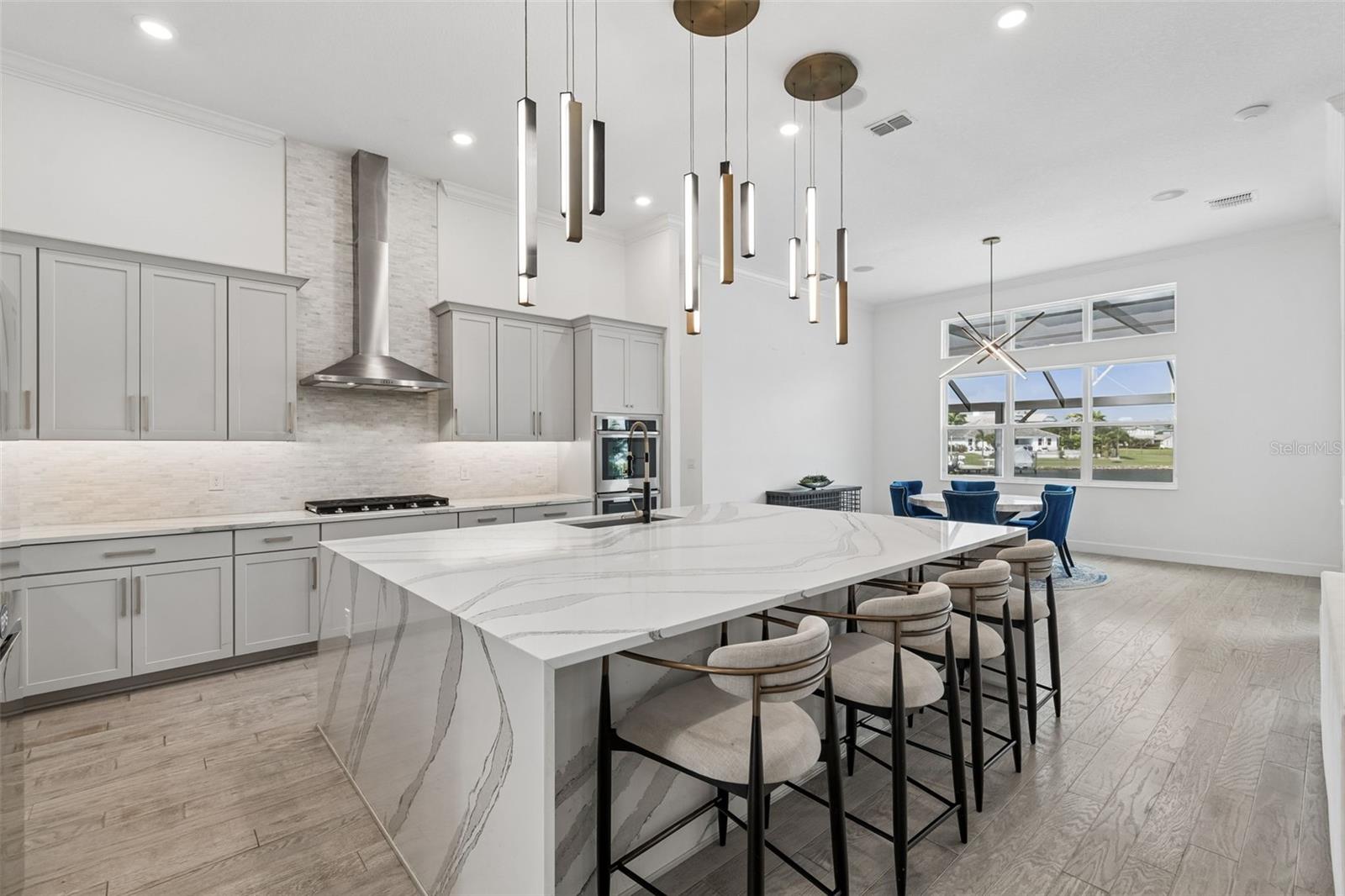 823 MANNS HARBOR DR
