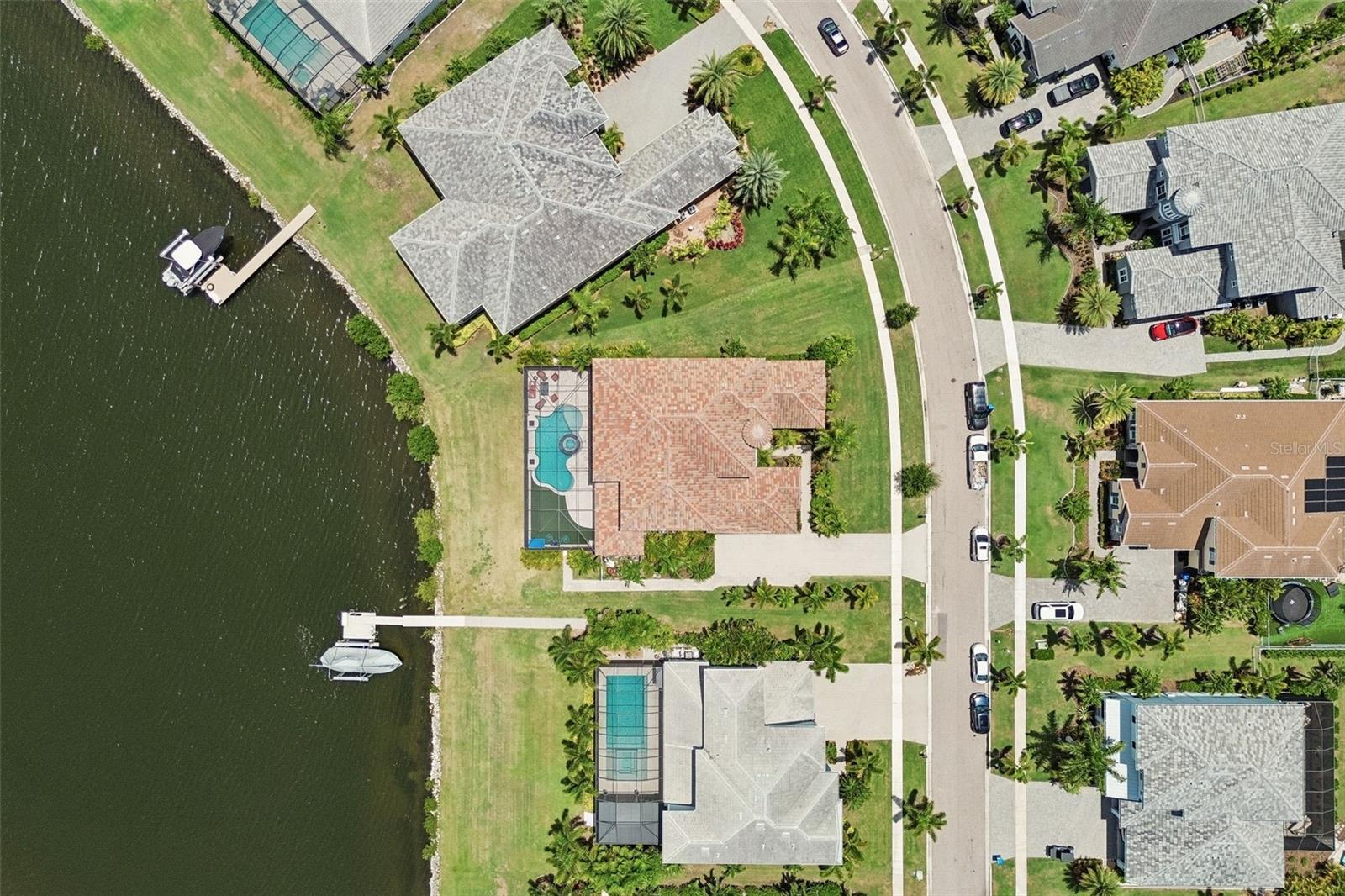 823 MANNS HARBOR DR