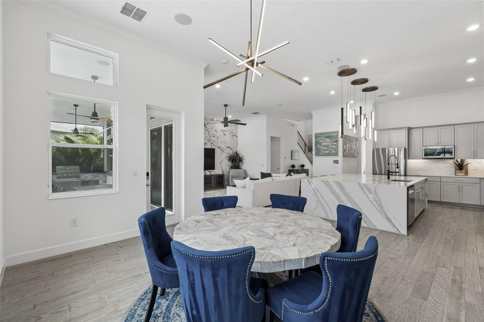 823 MANNS HARBOR DR