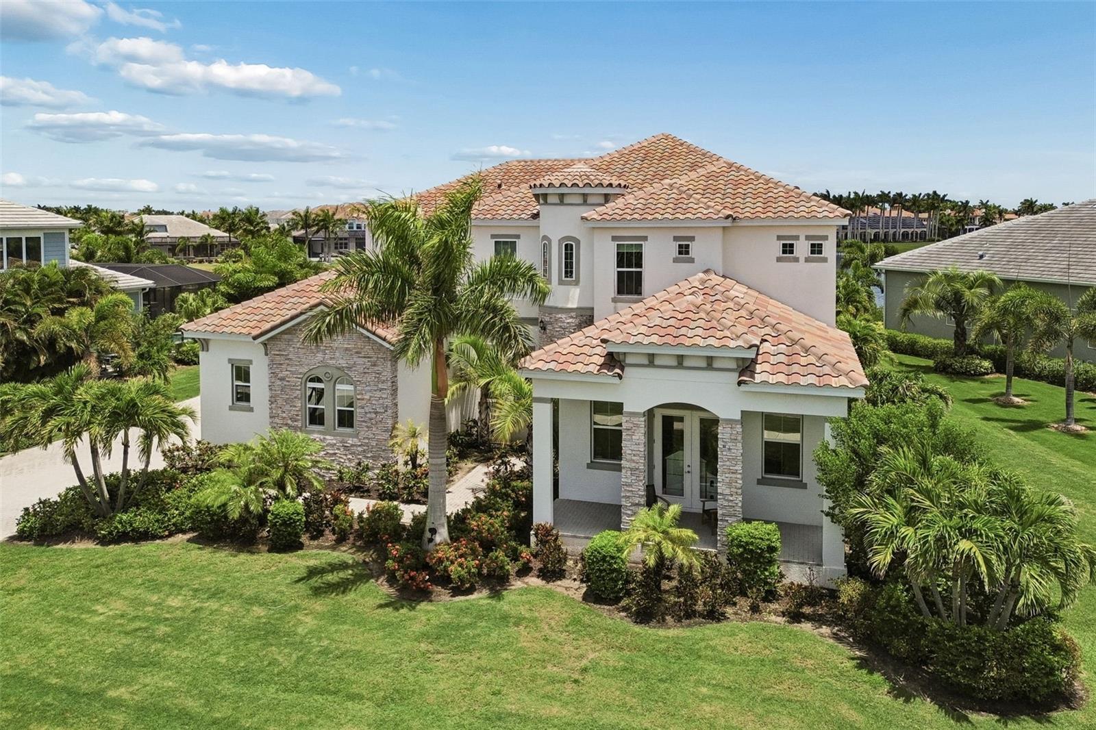 823 MANNS HARBOR DR