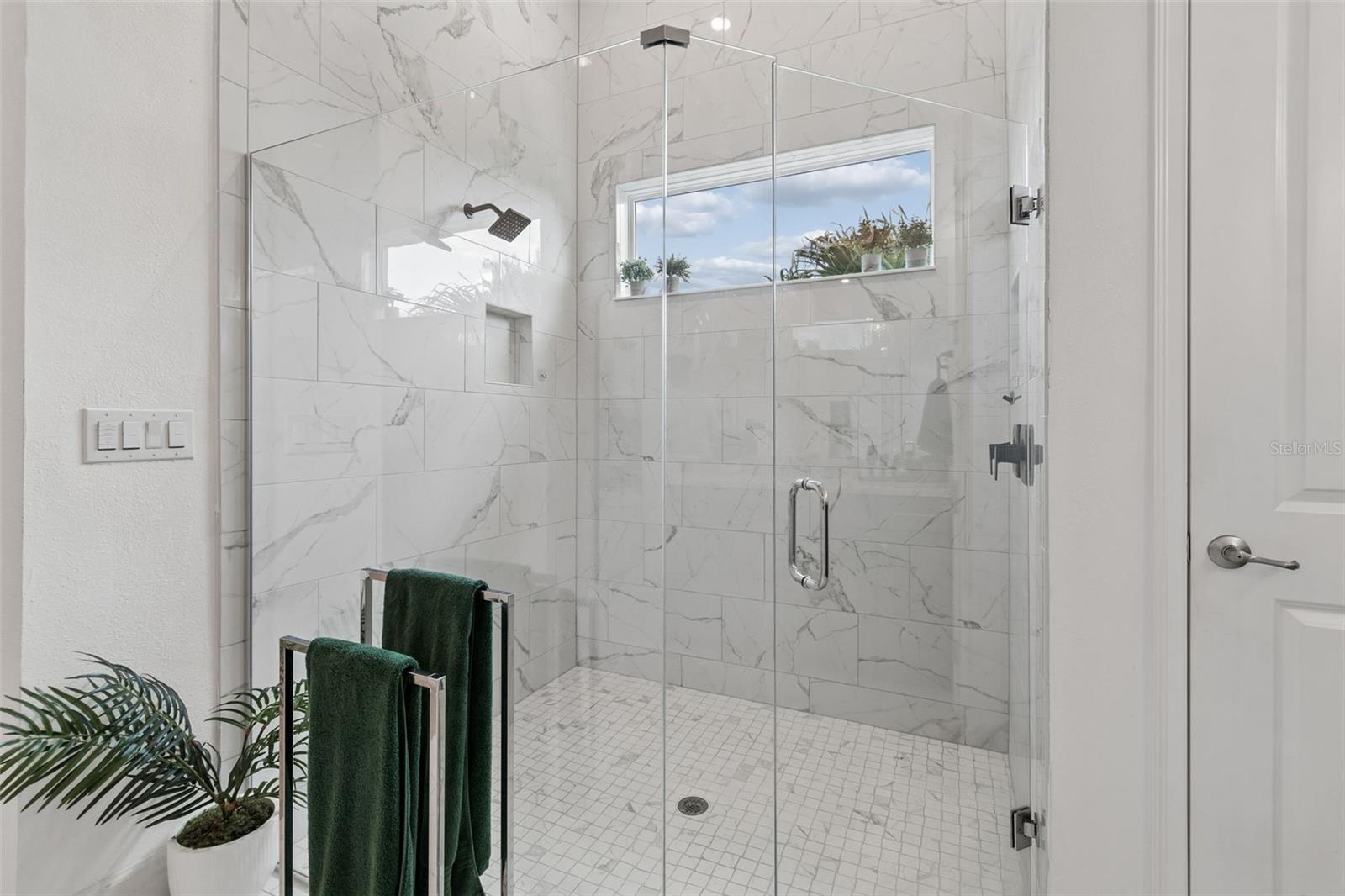 823 MANNS HARBOR DR