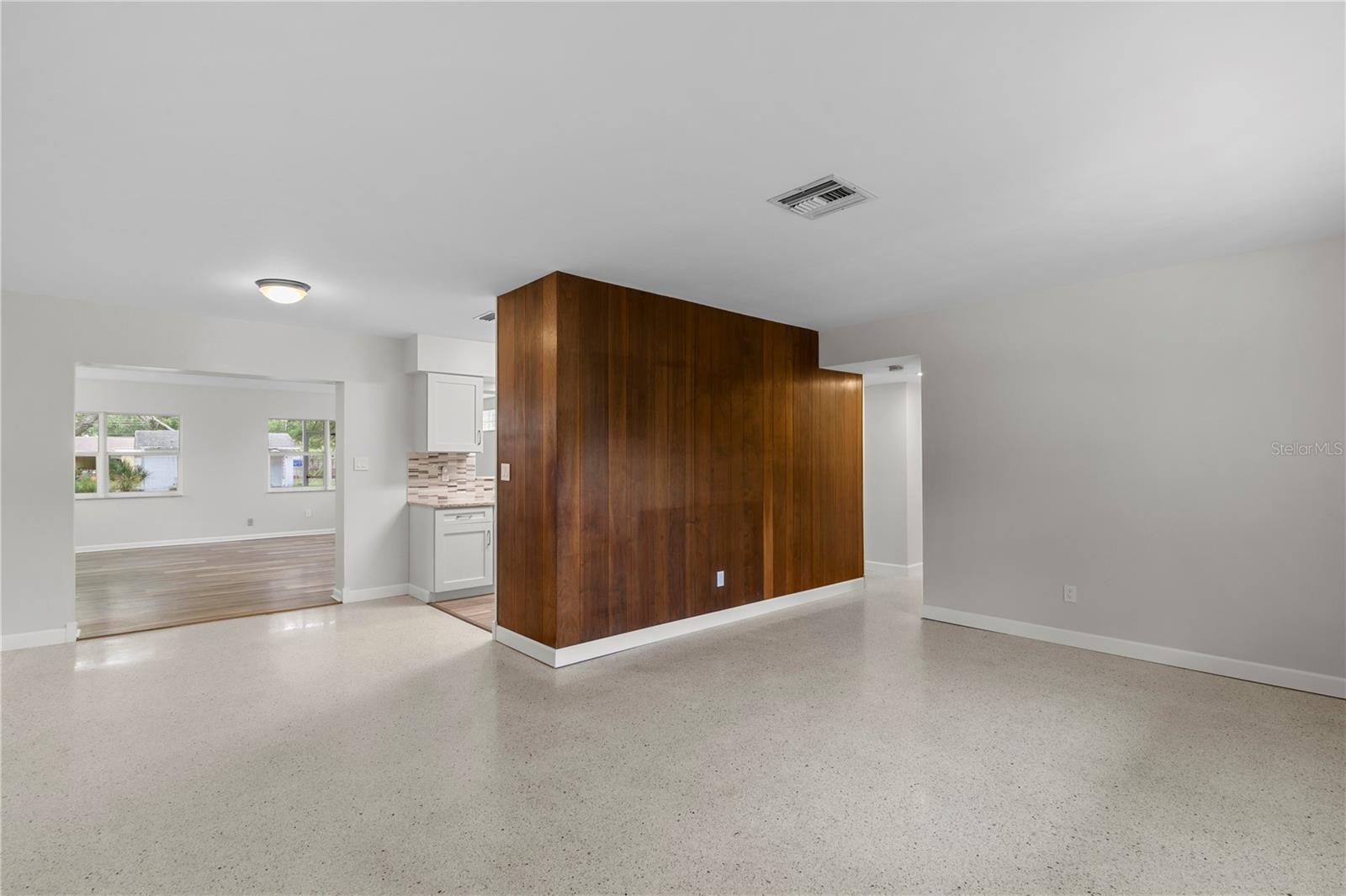 2910 W PRICE AVE