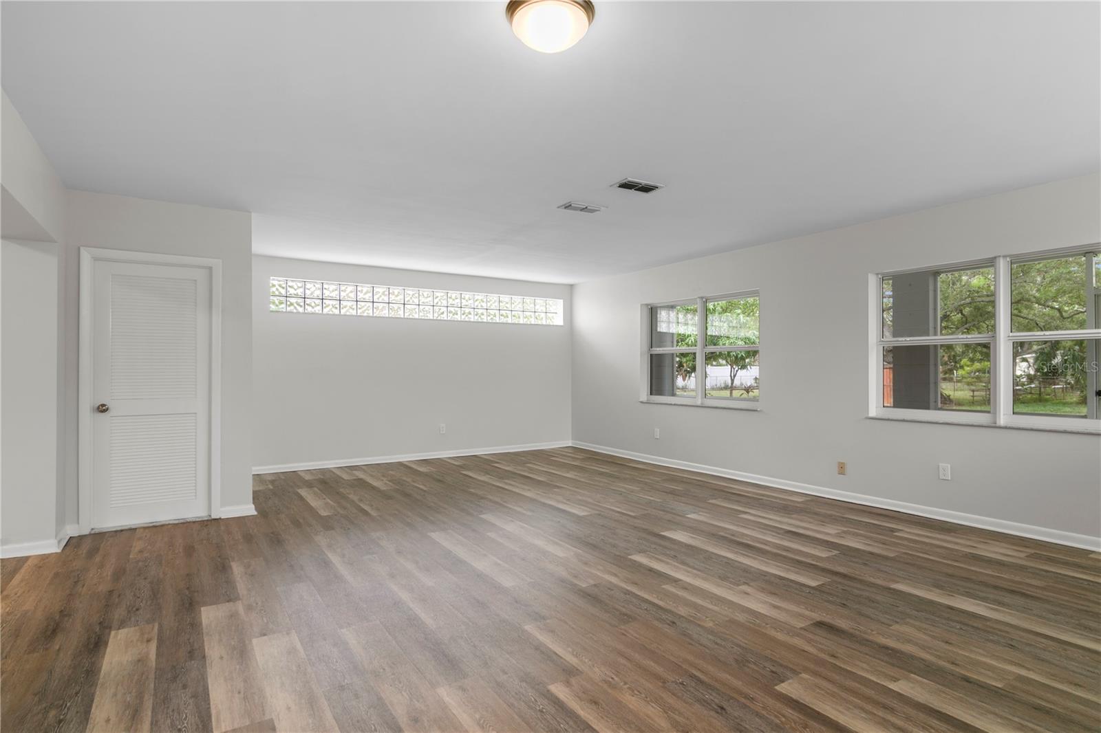 2910 W PRICE AVE