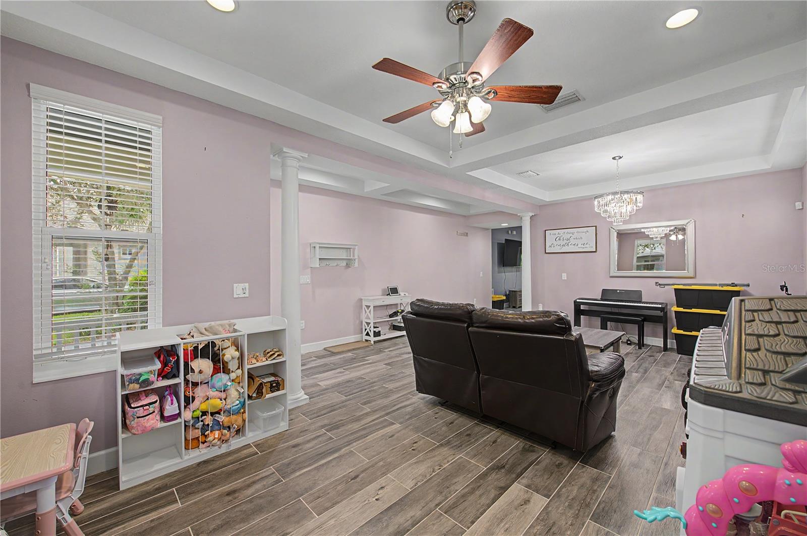 8137 LAGERFELD DR