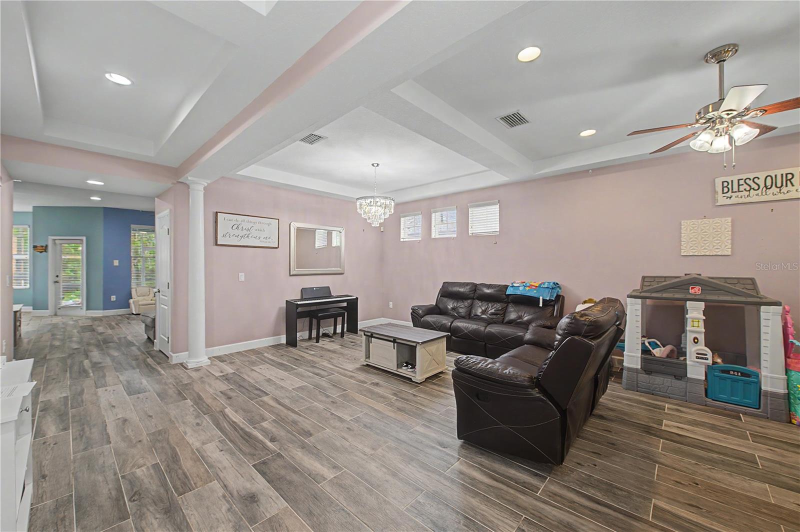 8137 LAGERFELD DR