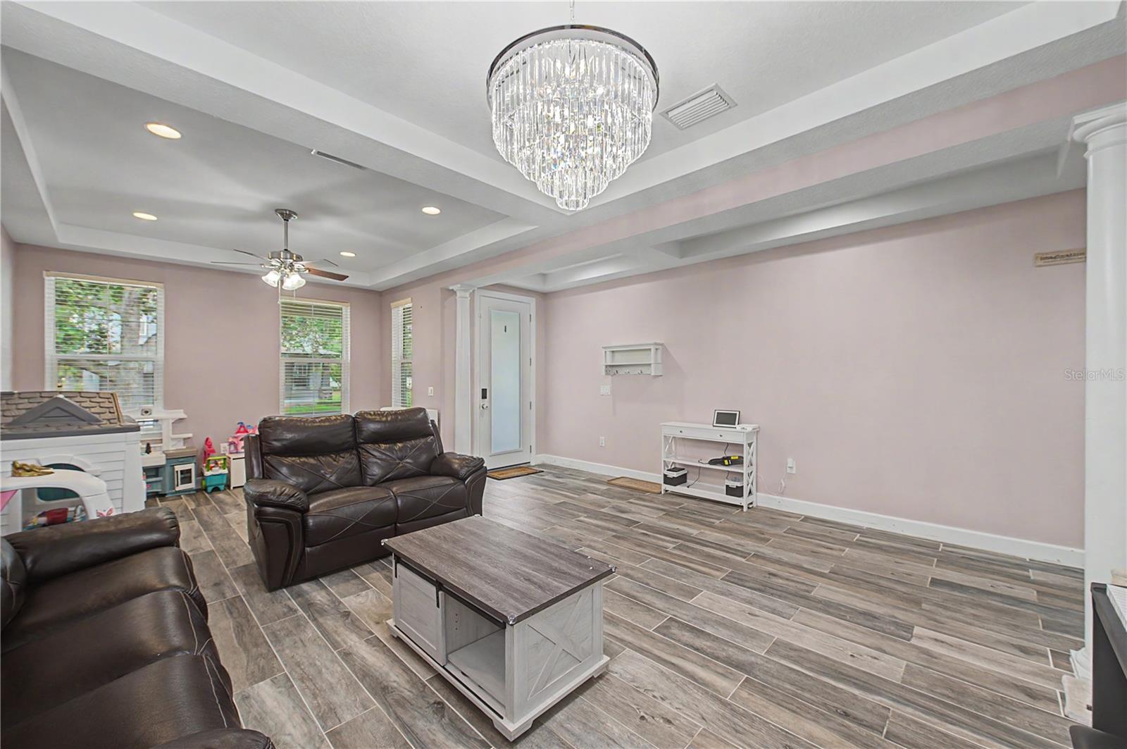 8137 LAGERFELD DR