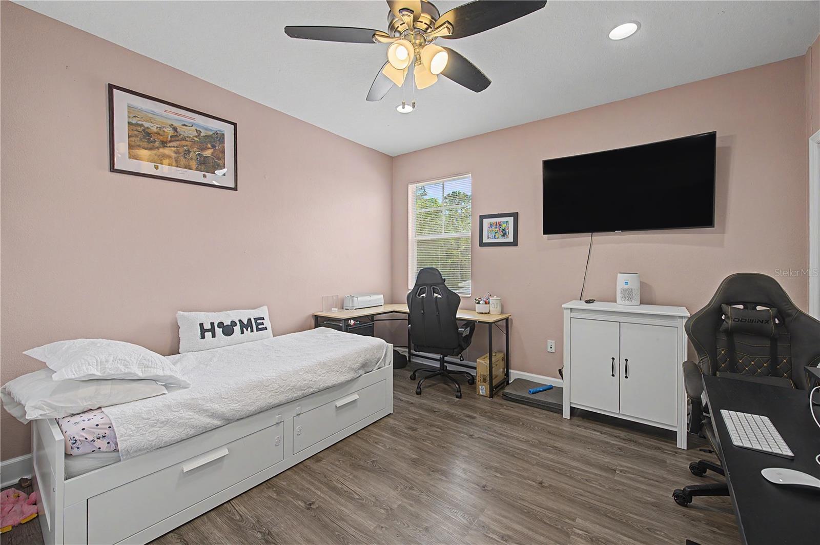 8137 LAGERFELD DR