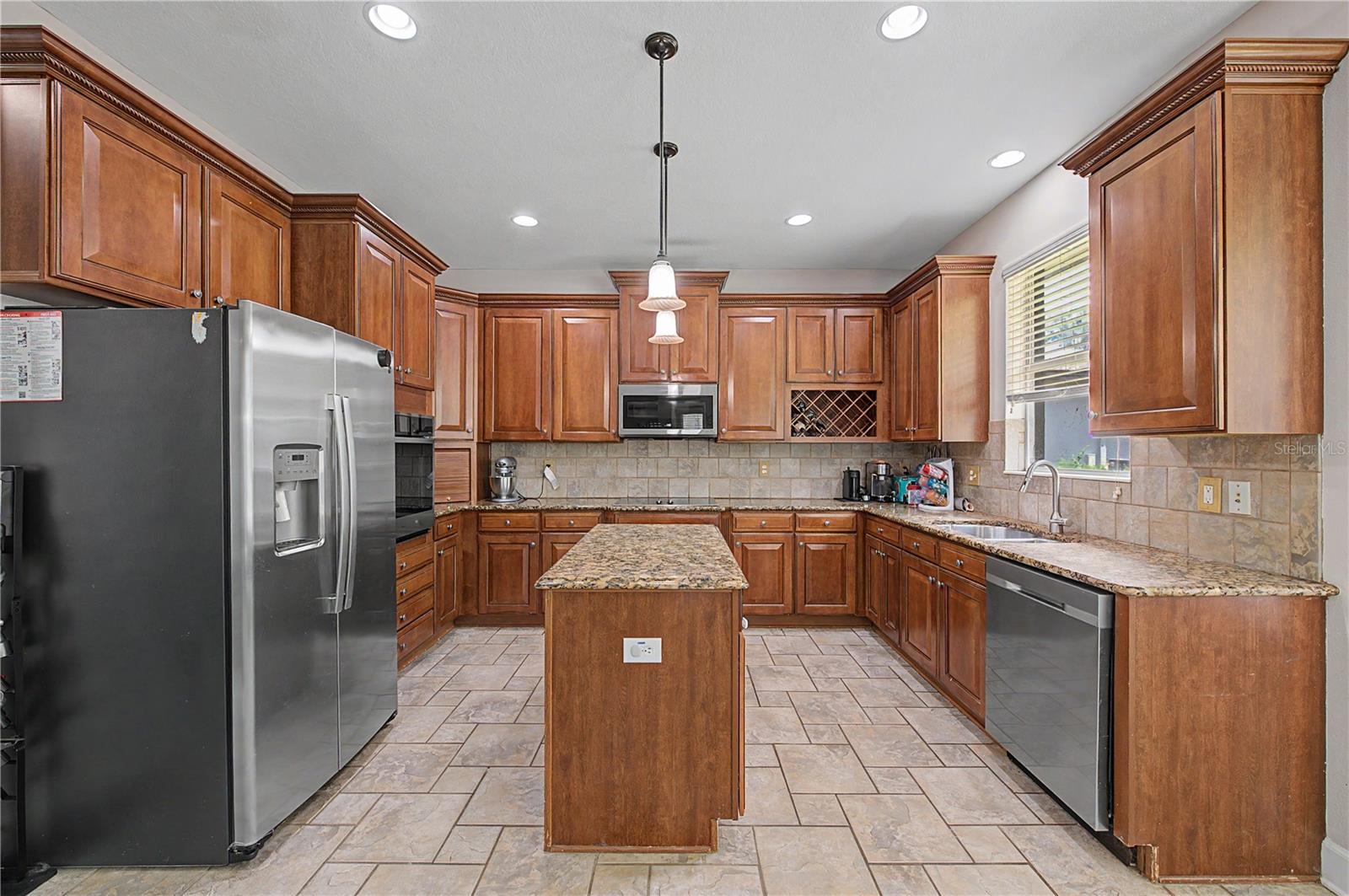 8137 LAGERFELD DR