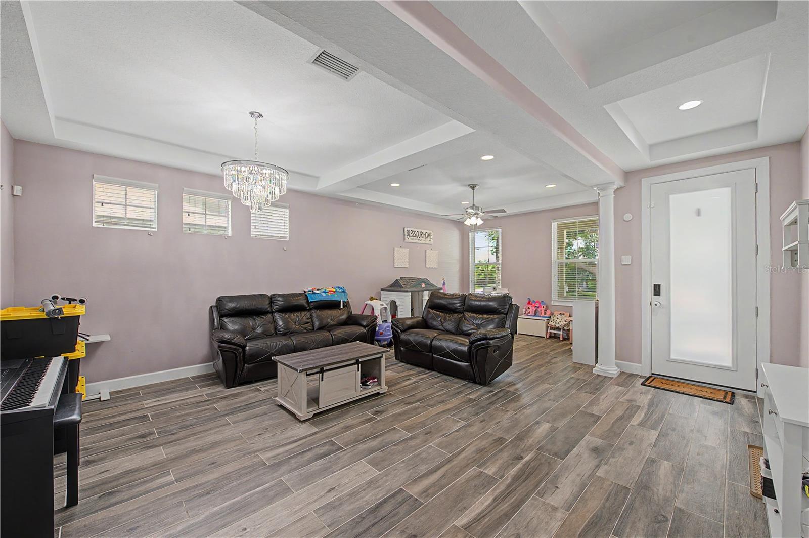 8137 LAGERFELD DR