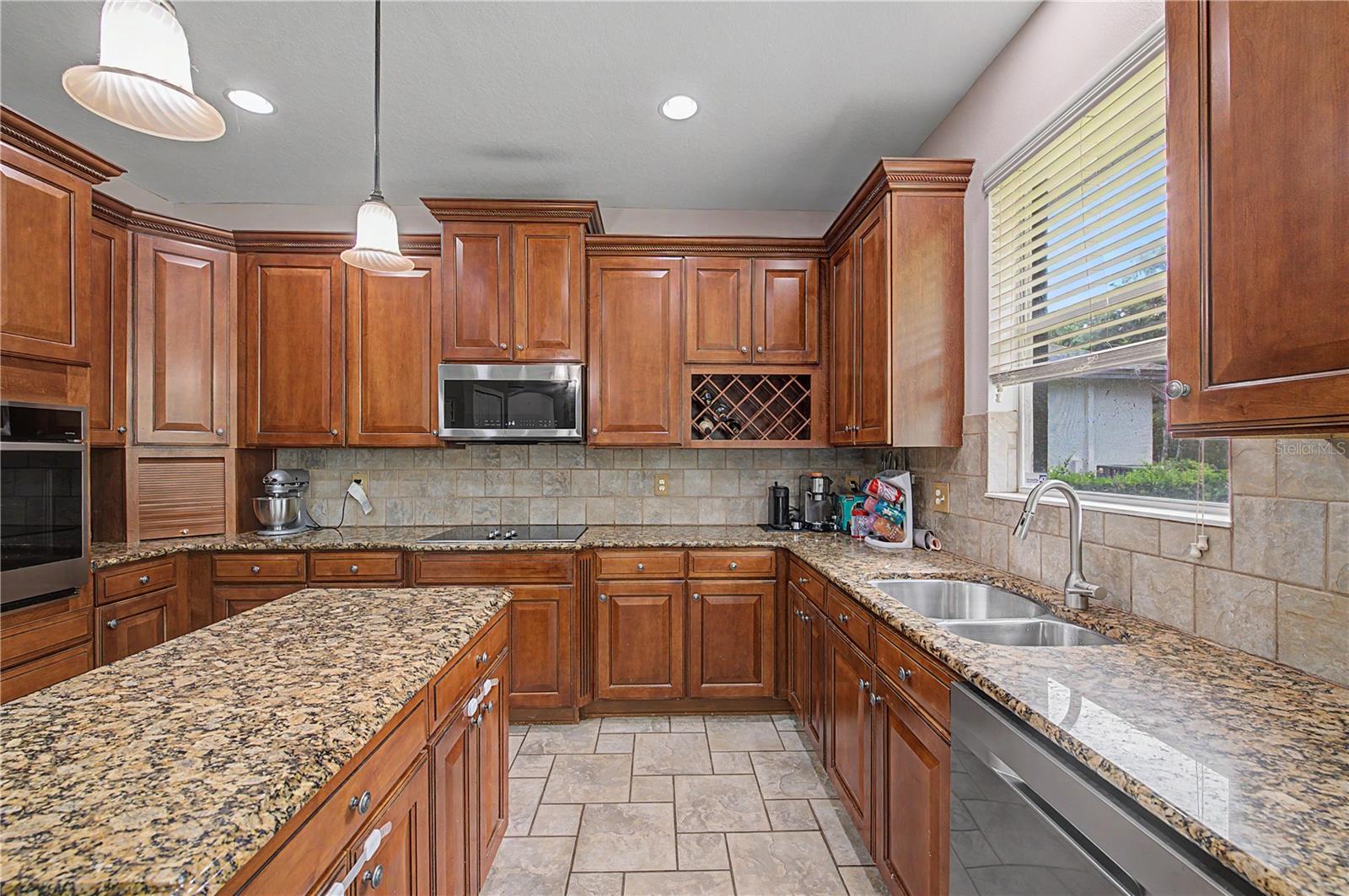 8137 LAGERFELD DR