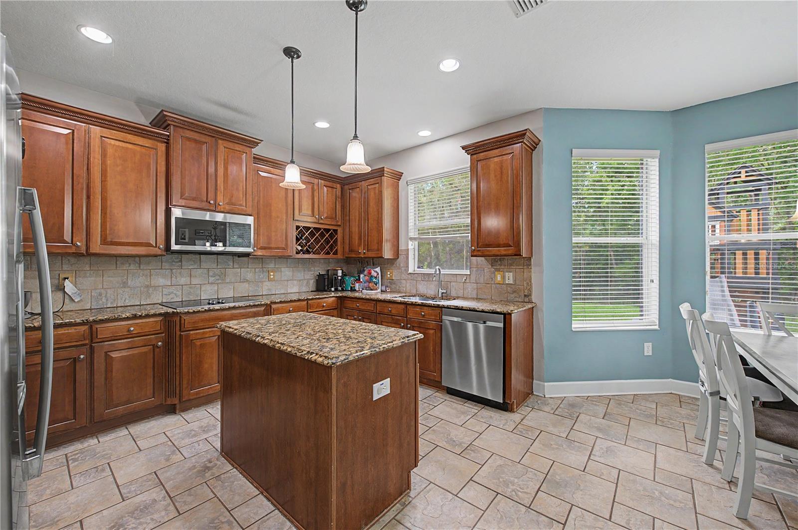 8137 LAGERFELD DR
