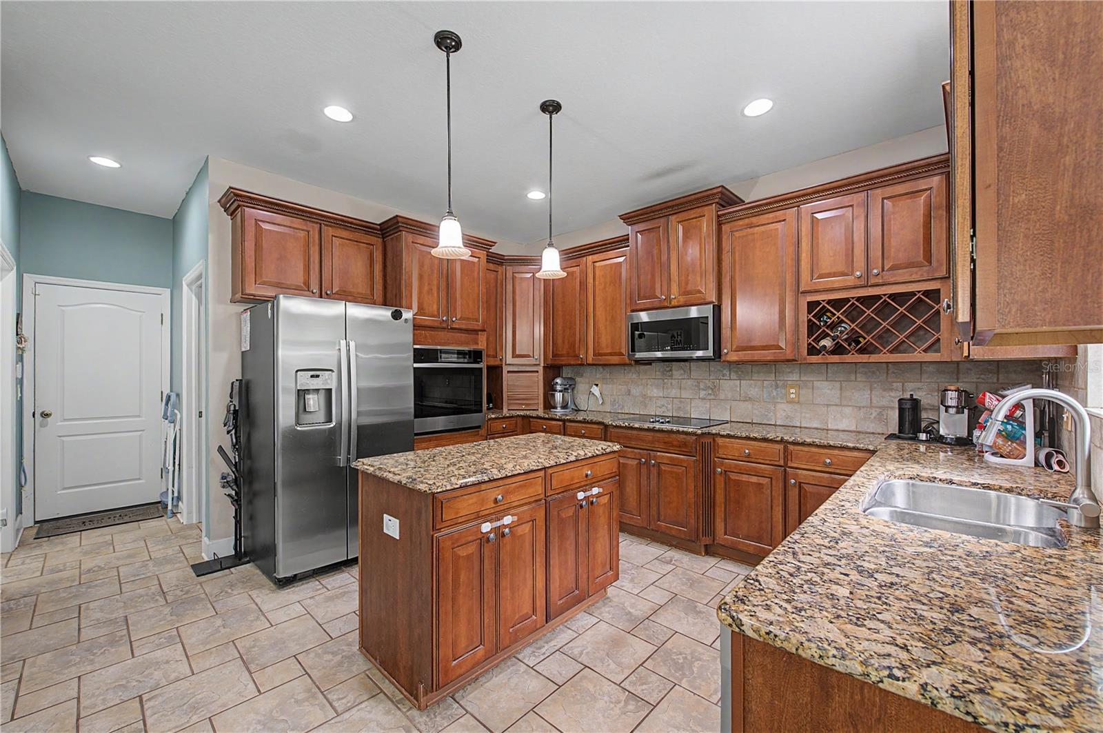 8137 LAGERFELD DR