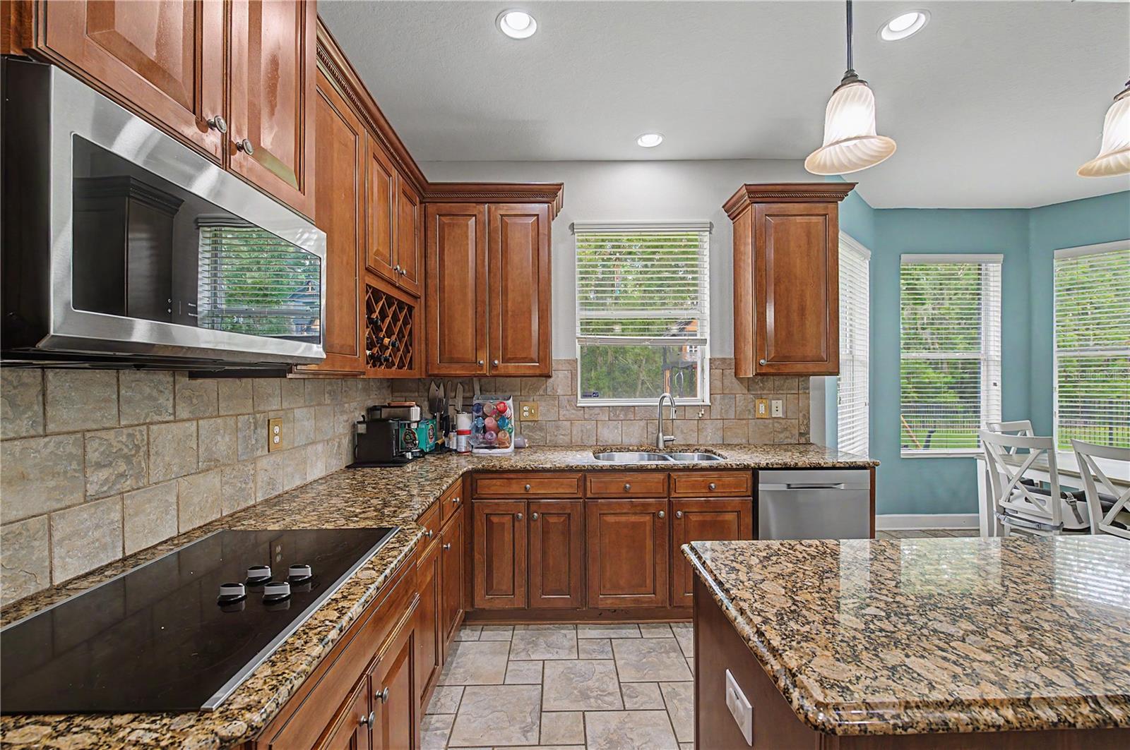 8137 LAGERFELD DR
