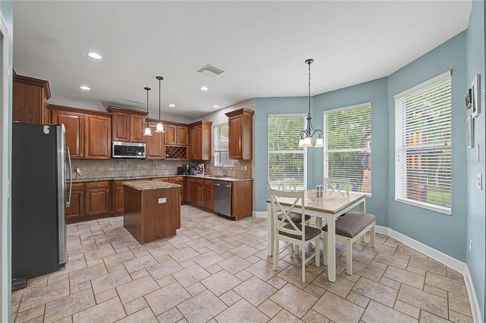 8137 LAGERFELD DR