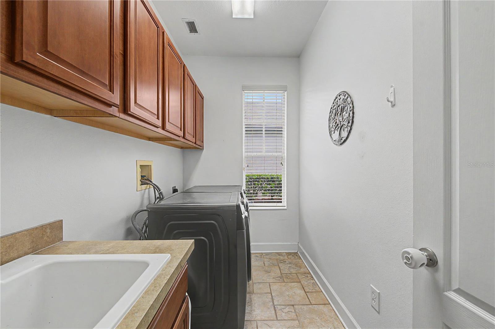 8137 LAGERFELD DR