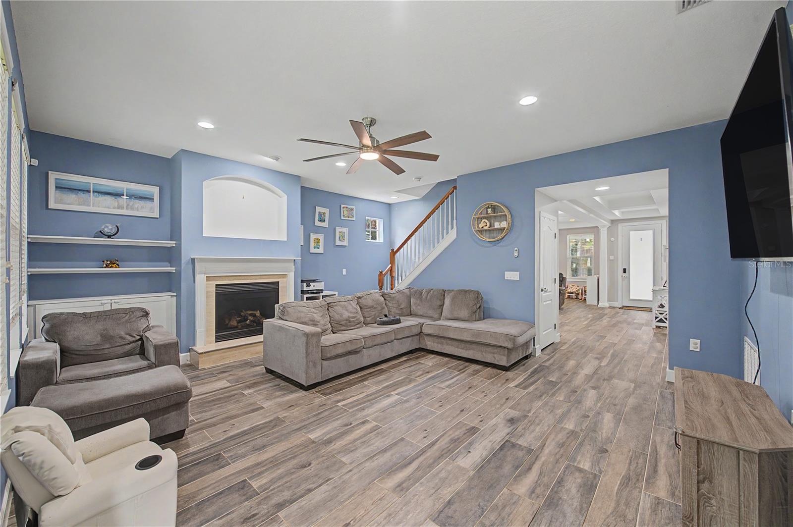 8137 LAGERFELD DR