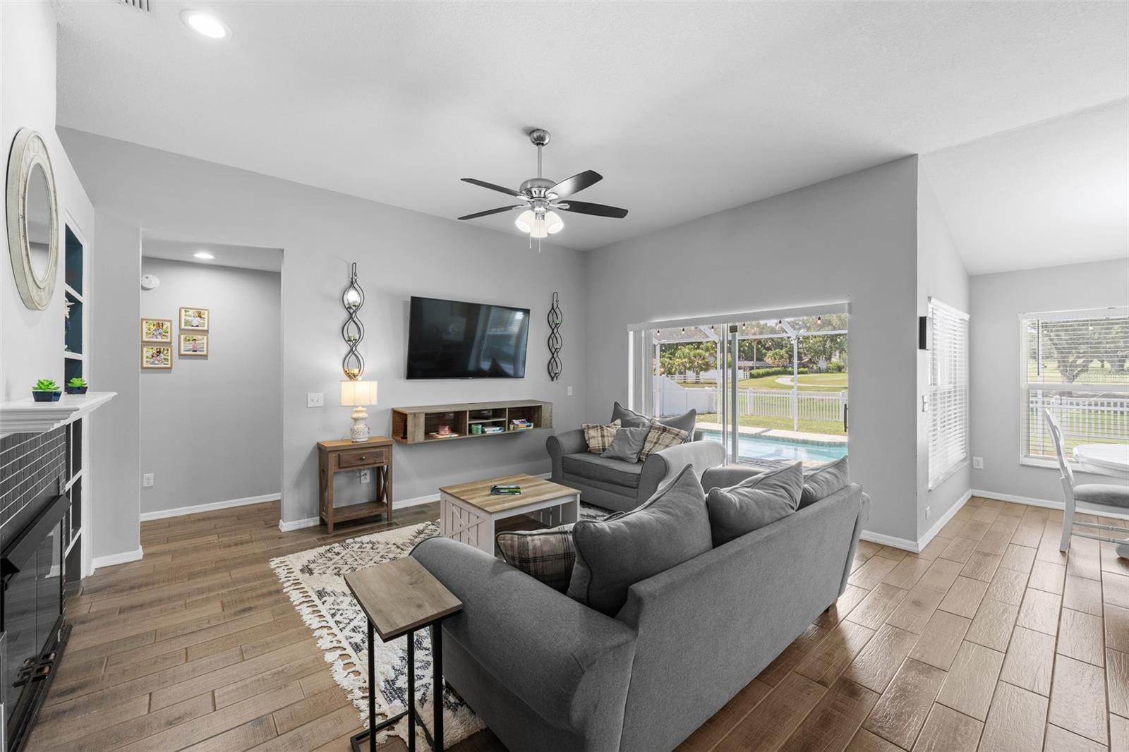 2410 ARBORWOOD DR