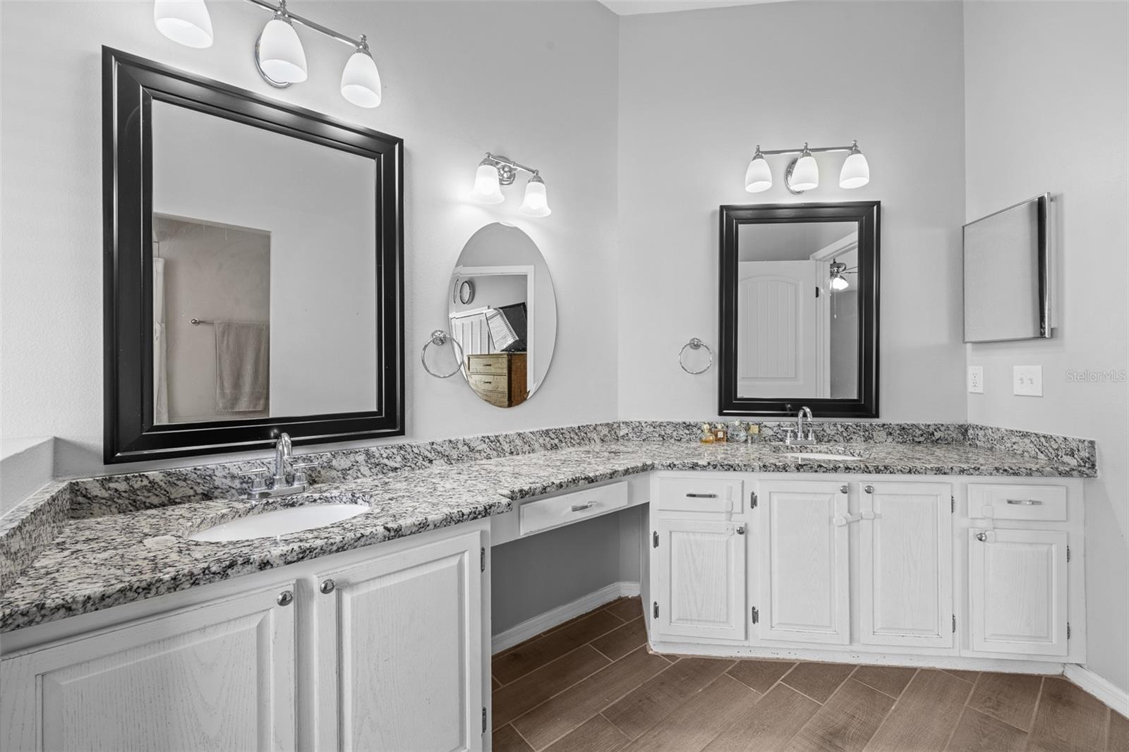 2410 ARBORWOOD DR