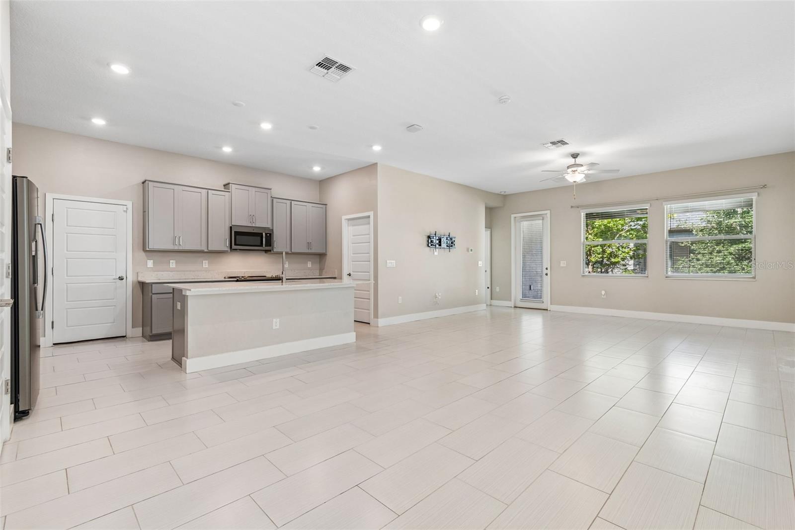 7409 S KISSIMMEE ST