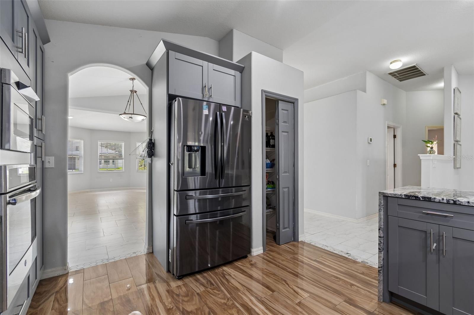4643 DUNNIE DR