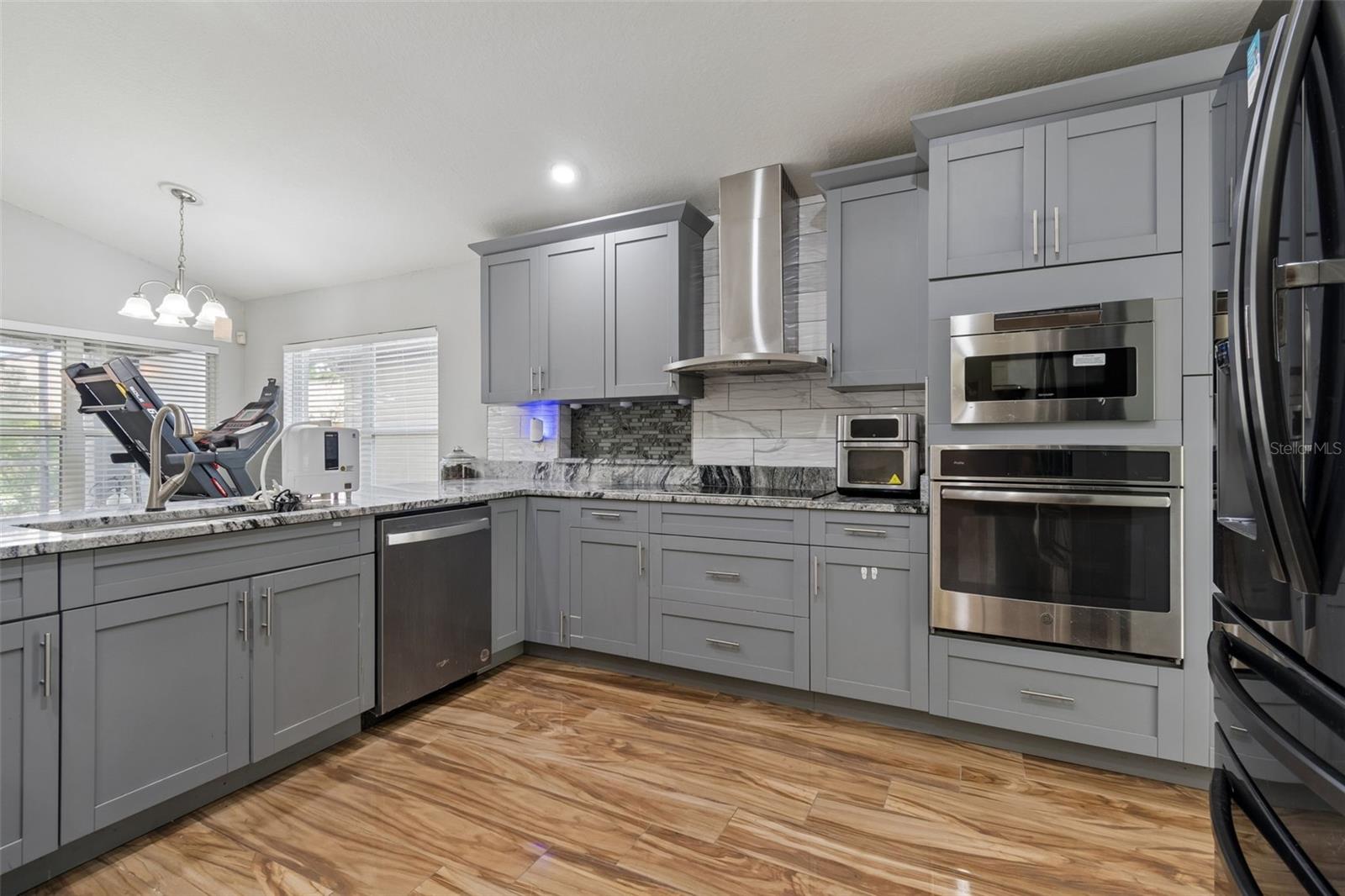 4643 DUNNIE DR