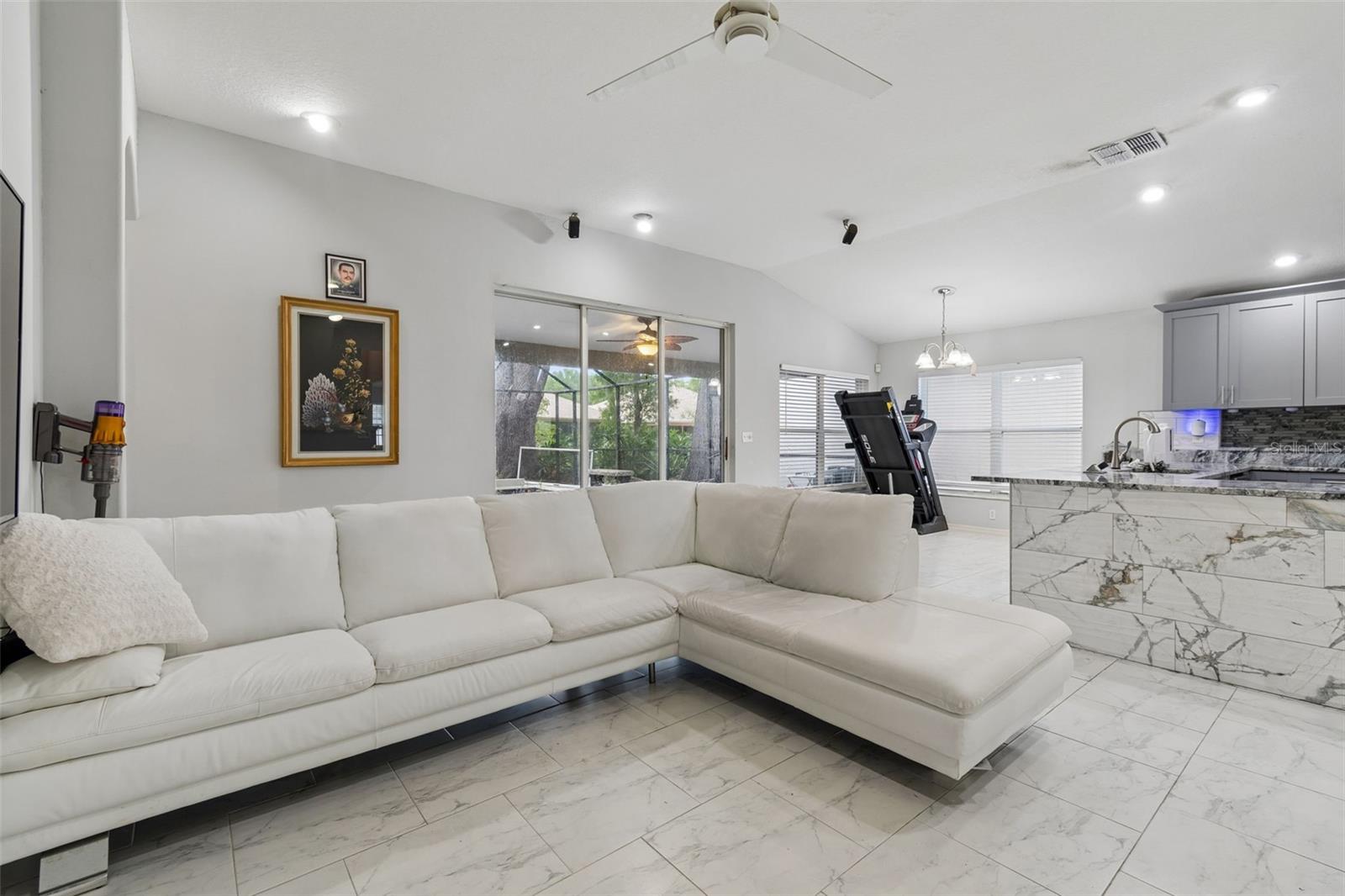 4643 DUNNIE DR