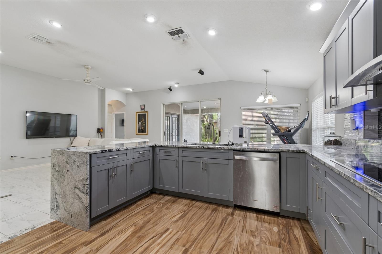 4643 DUNNIE DR