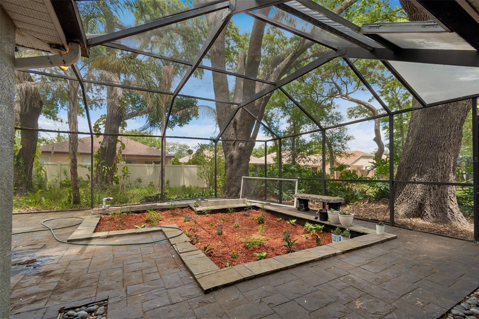 4643 DUNNIE DR