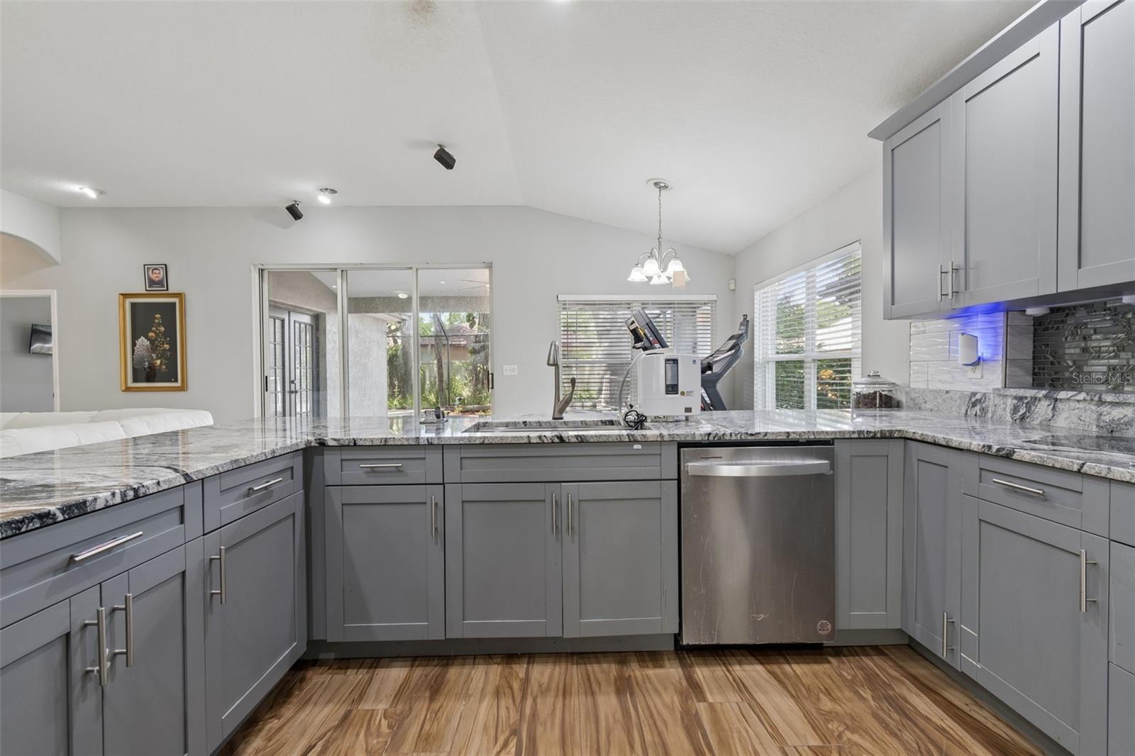 4643 DUNNIE DR