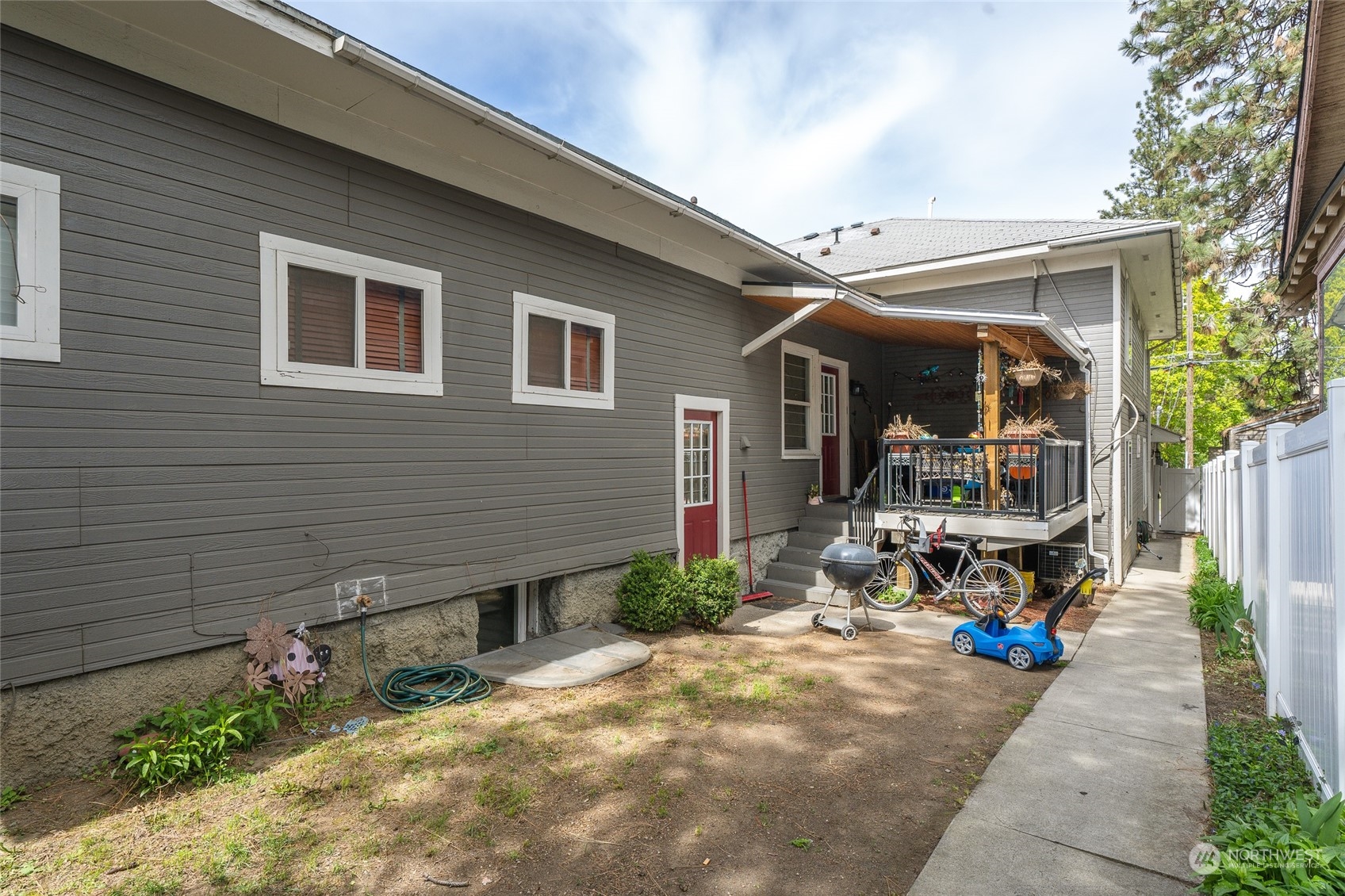 1520 W 10th Avenue