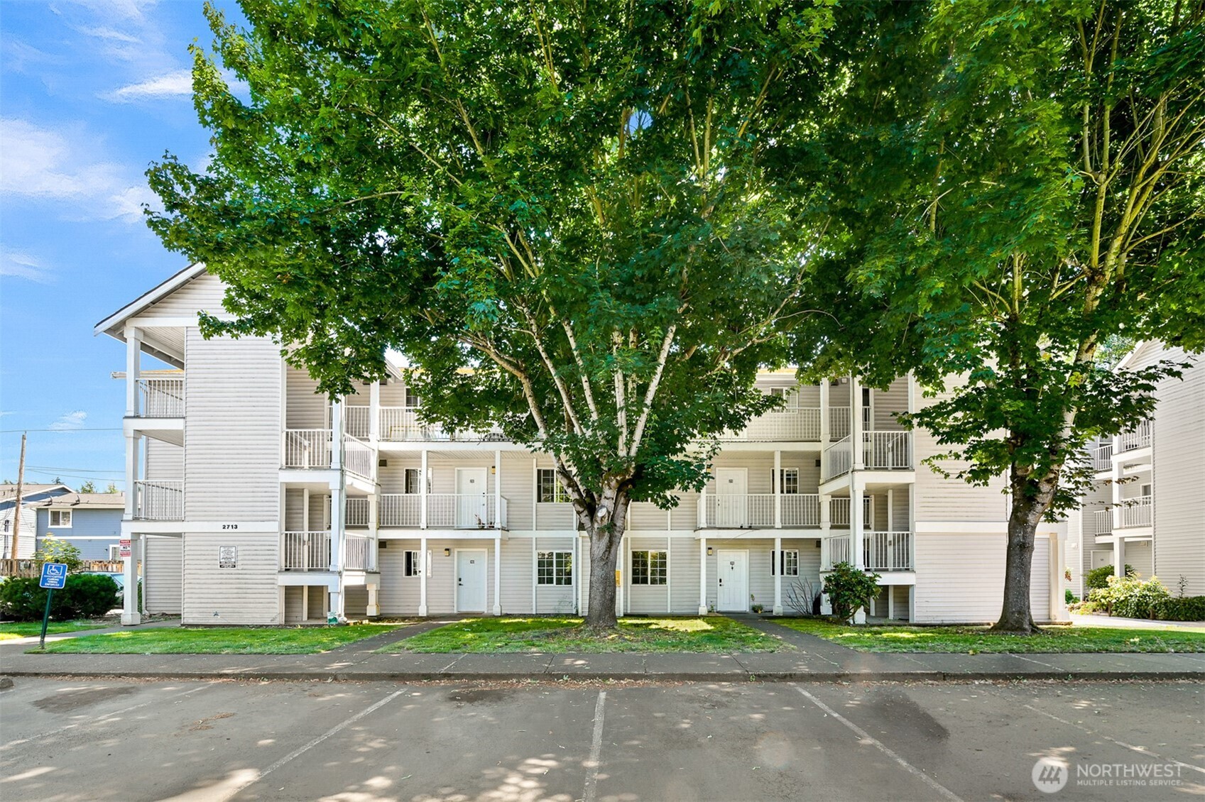 2713 W Maplewood Avenue Unit: 211