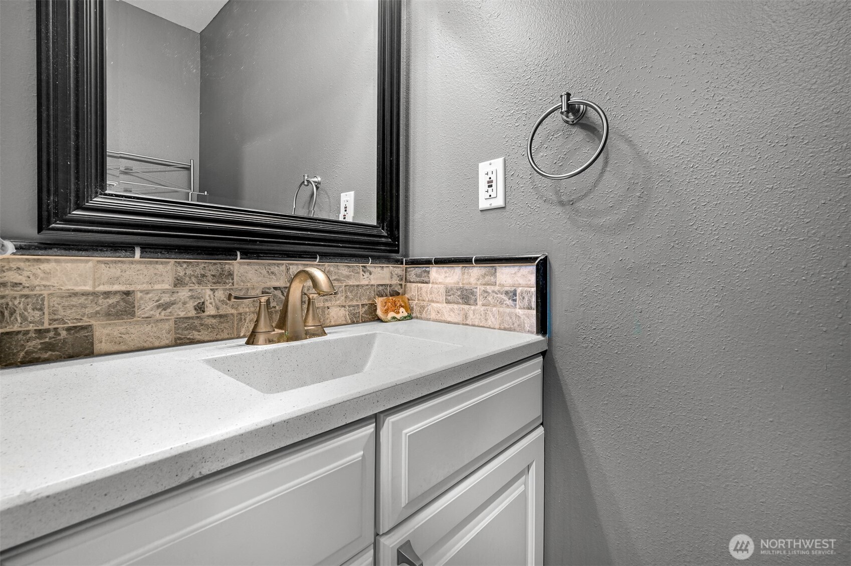 2713 W Maplewood Avenue Unit: 211