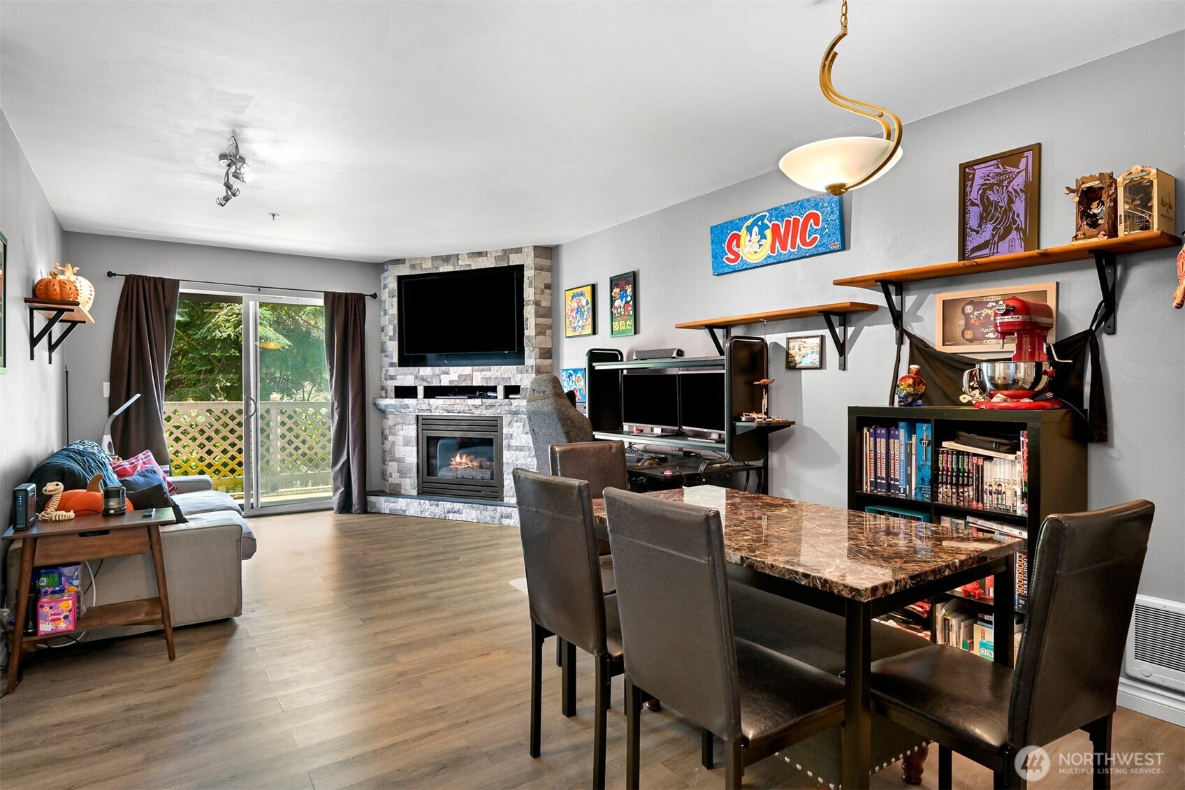 2713 W Maplewood Avenue Unit: 211