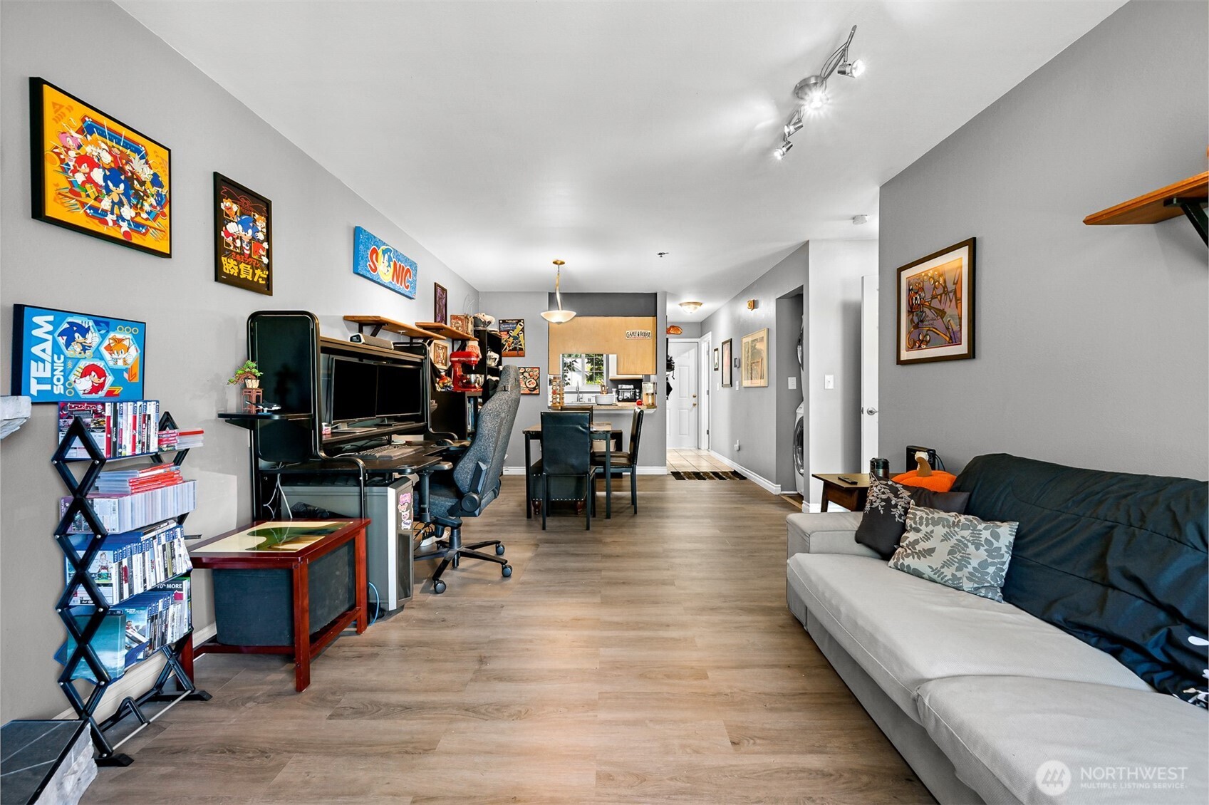 2713 W Maplewood Avenue Unit: 211