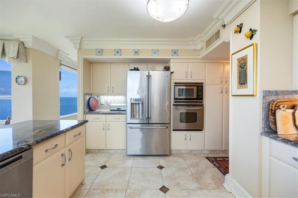 4251 Gulf Shore BLVD N # 17D