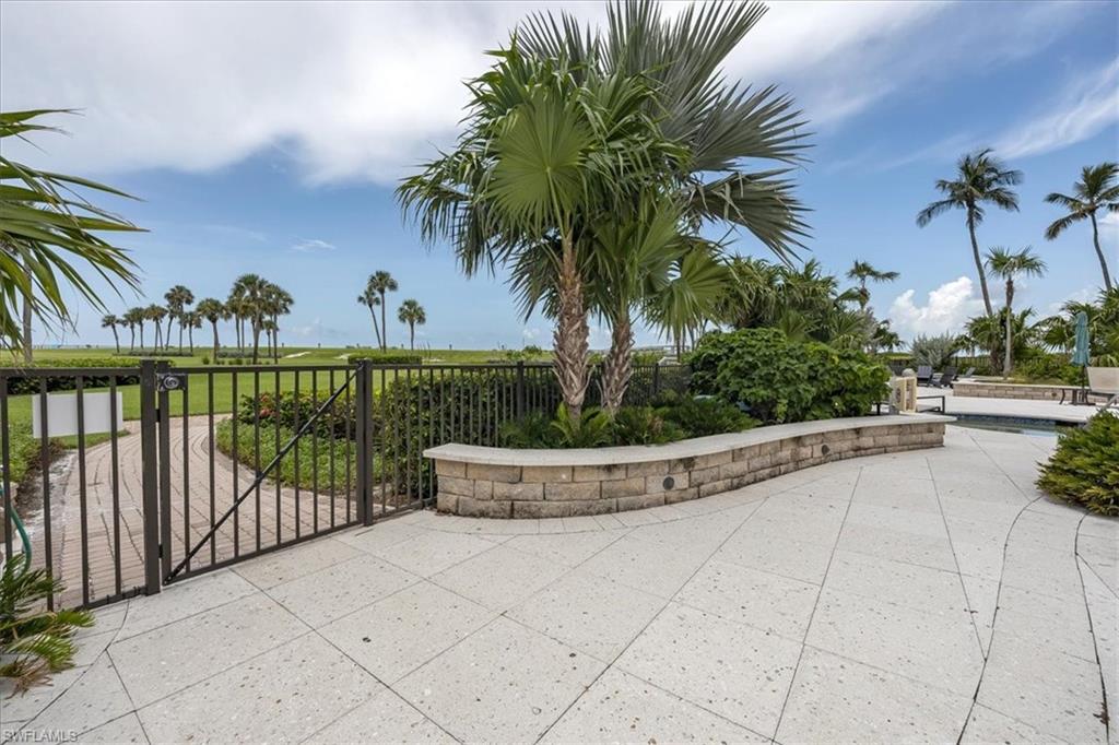 4251 Gulf Shore BLVD N # 17D