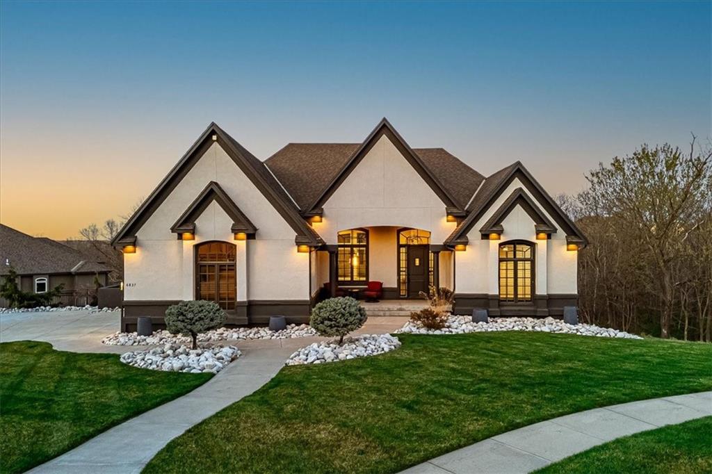 6837 N Myrtle Court