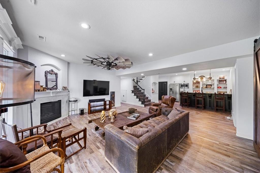 6837 N Myrtle Court