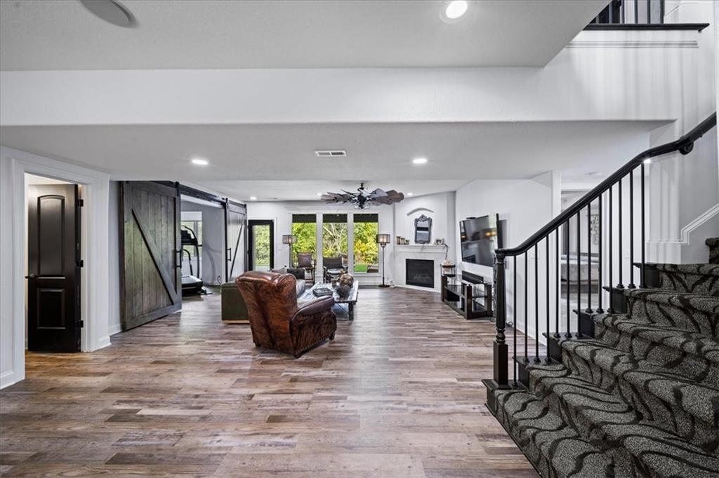 6837 N Myrtle Court