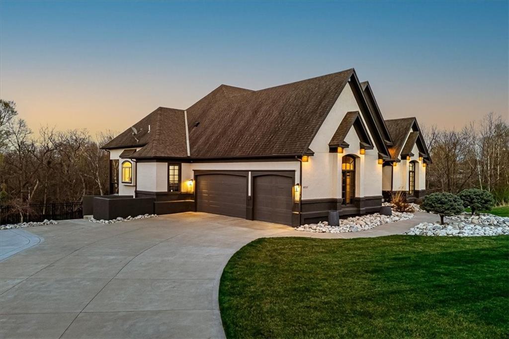 6837 N Myrtle Court