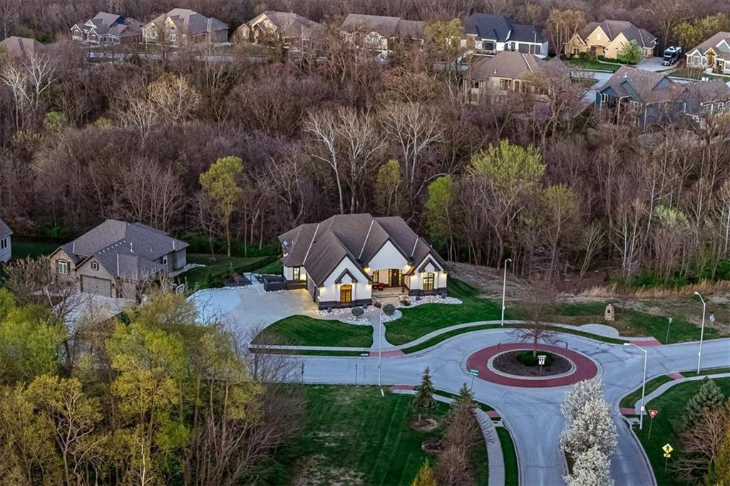 6837 N Myrtle Court
