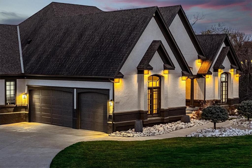 6837 N Myrtle Court
