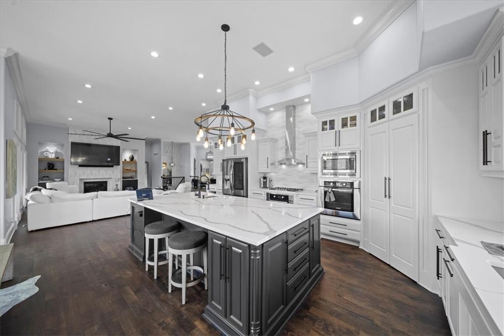 6837 N Myrtle Court