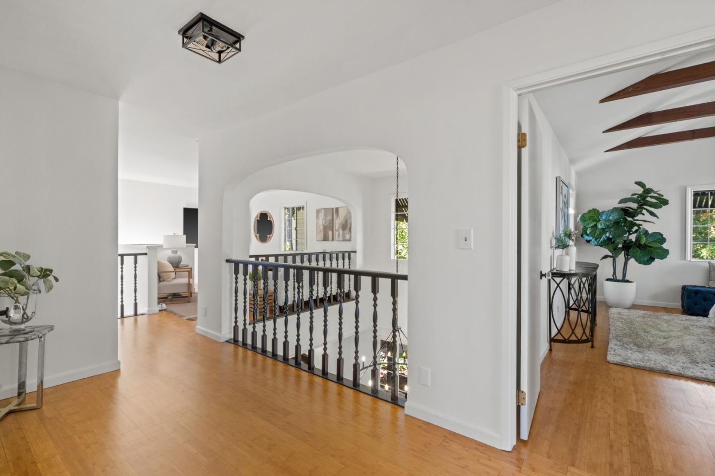 565 University AVE