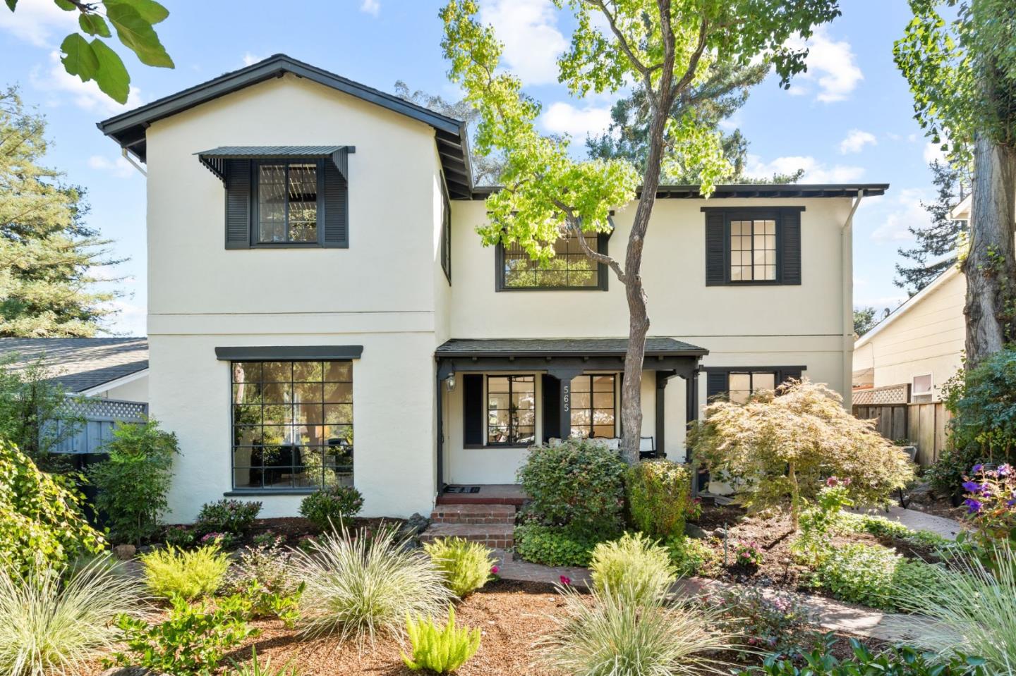 565 University AVE