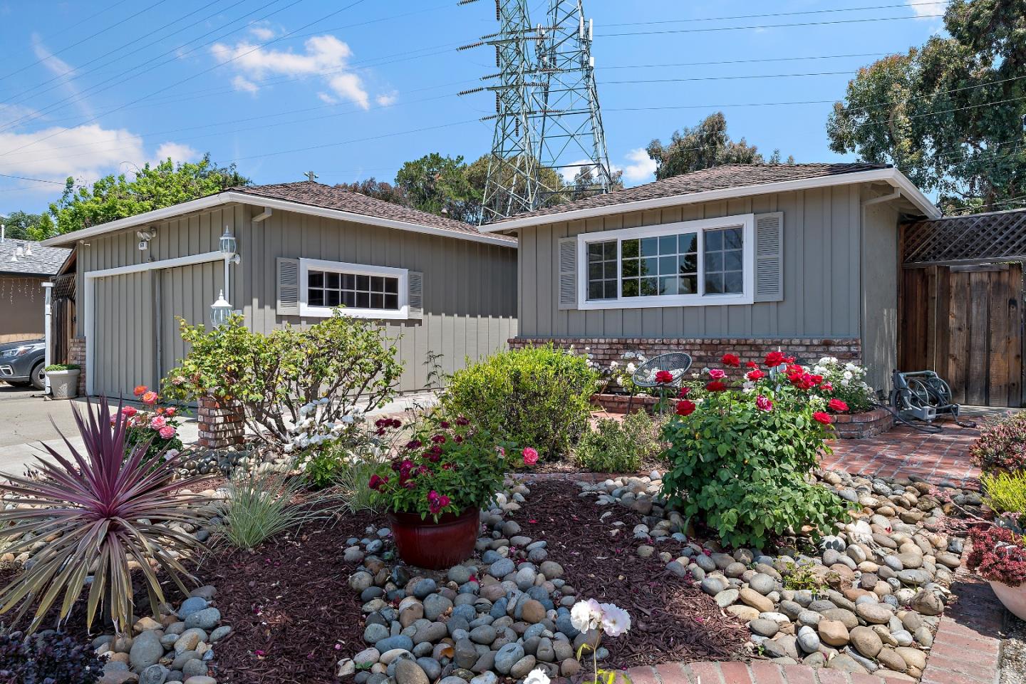 571 Mccarty AVE