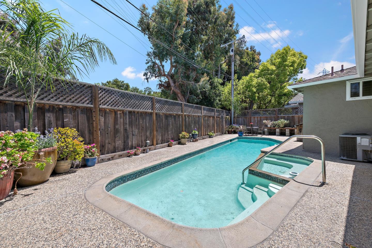 571 Mccarty AVE