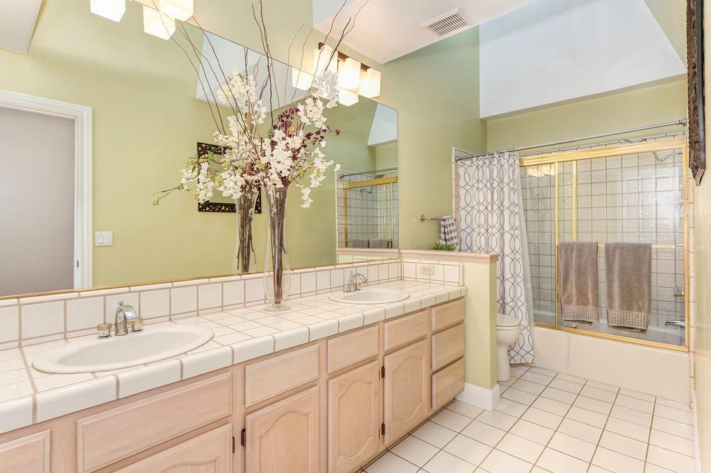 1688 Springvale Road